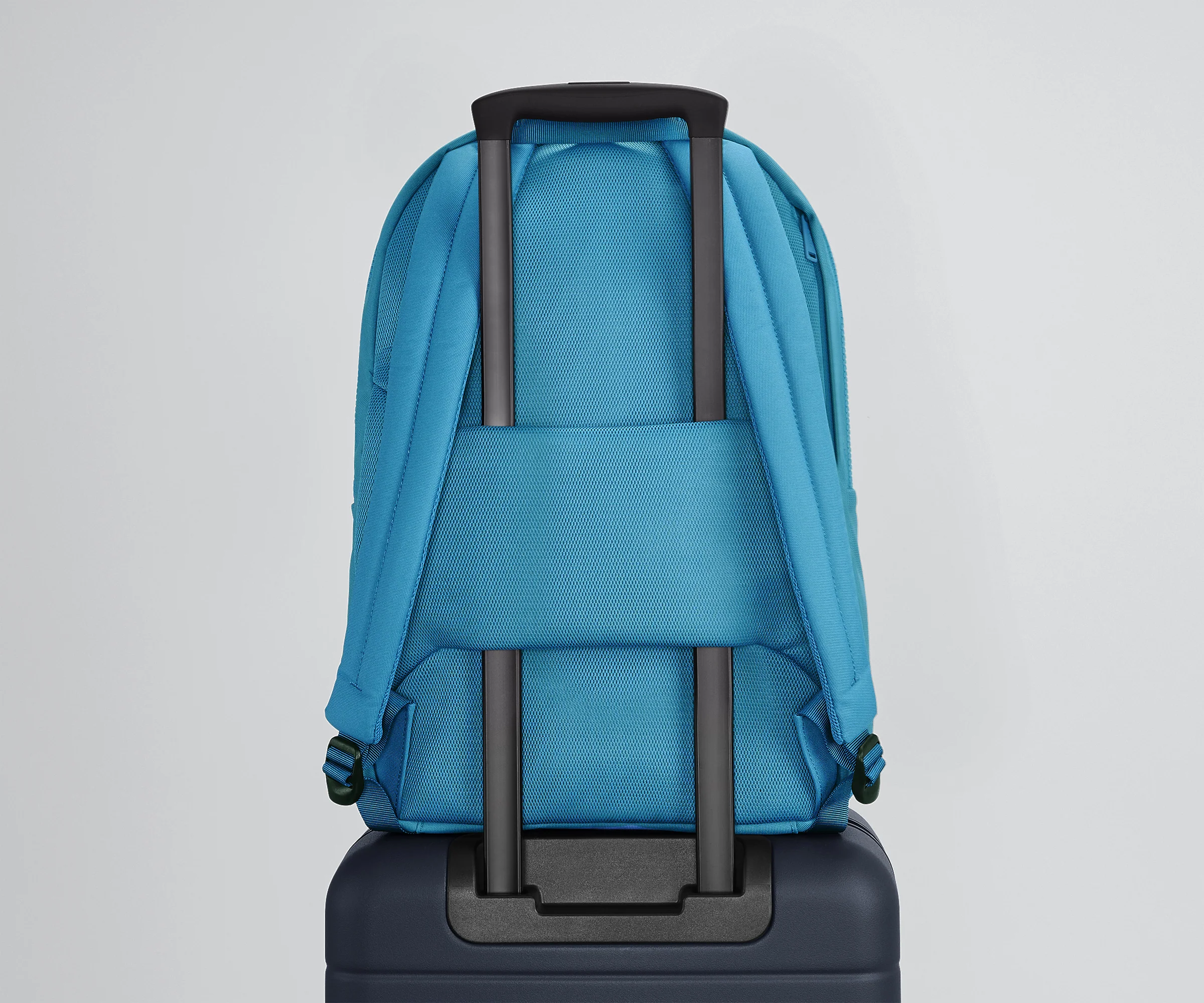Active Backpack 26L in Vivid Blue - Image 7
