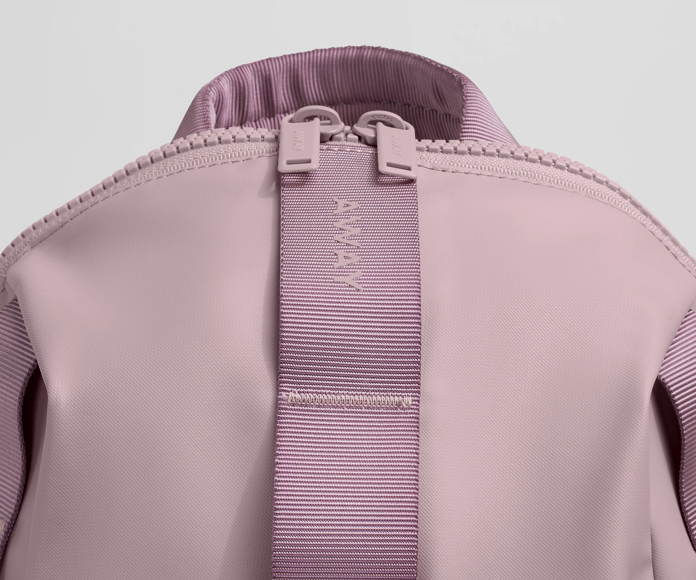 Active Daypack 20L in Meadow Mauve - Image 5