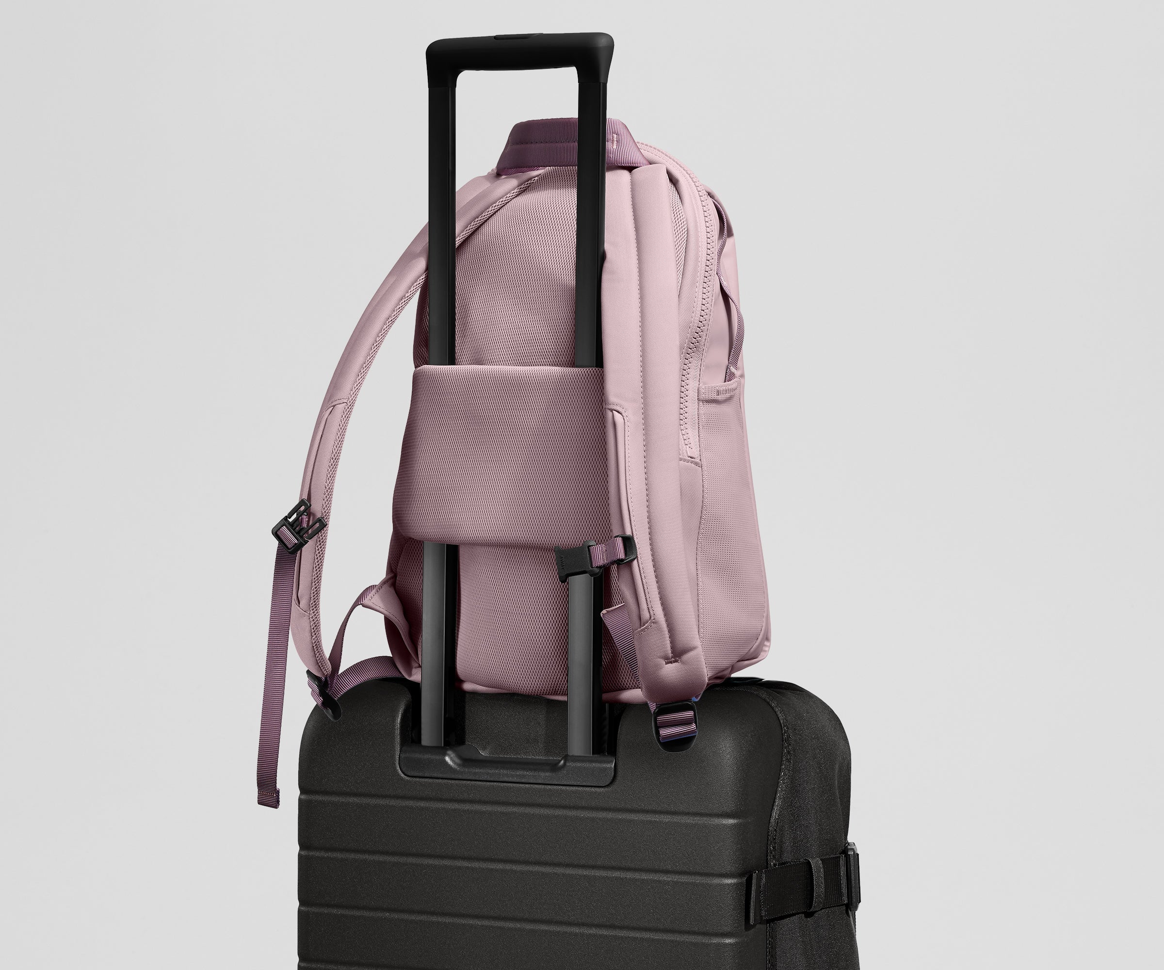 Active Daypack 20L in Meadow Mauve - Image 8