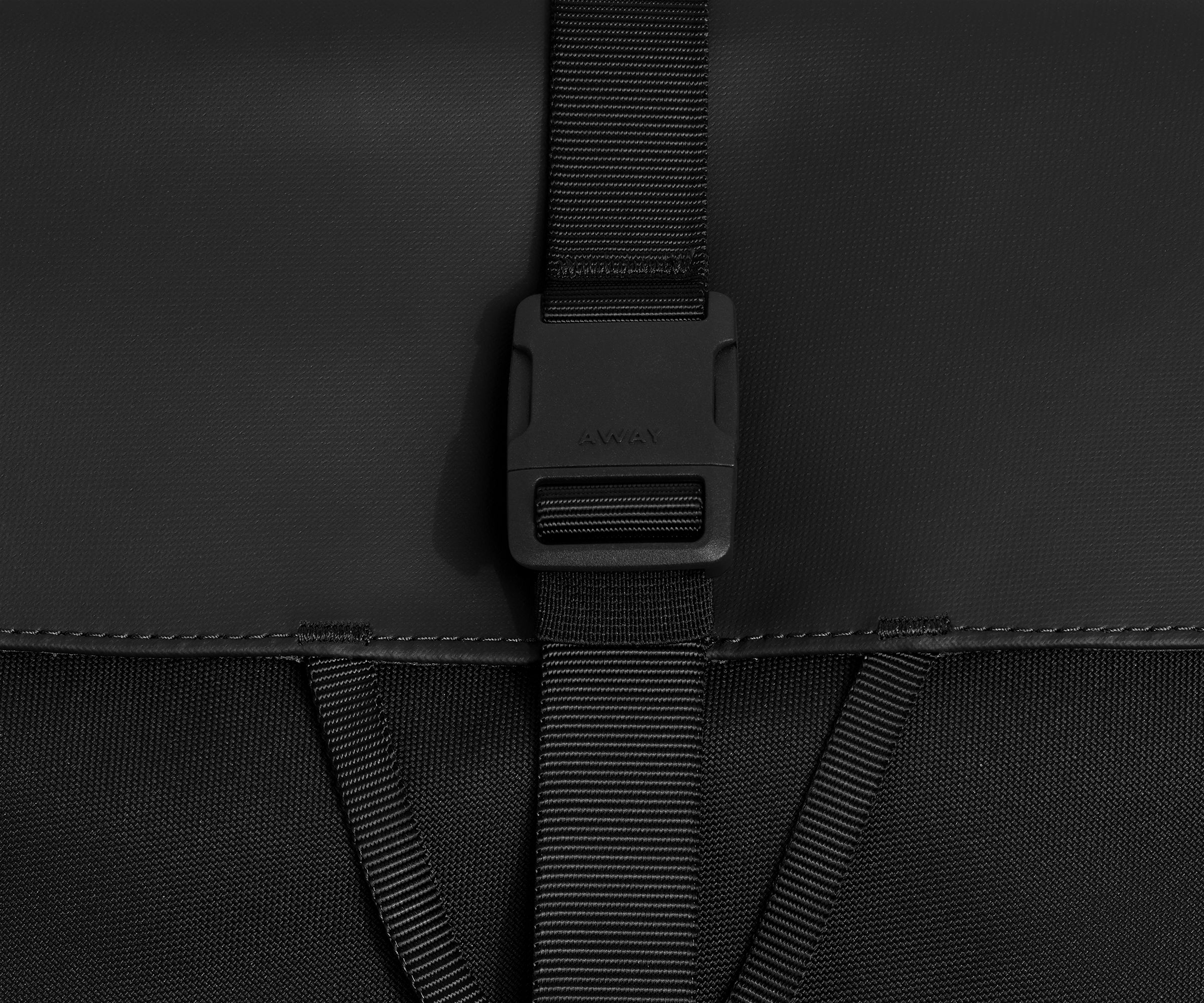 Active Hanging Toiletry Bag in Jet Black - Image 4