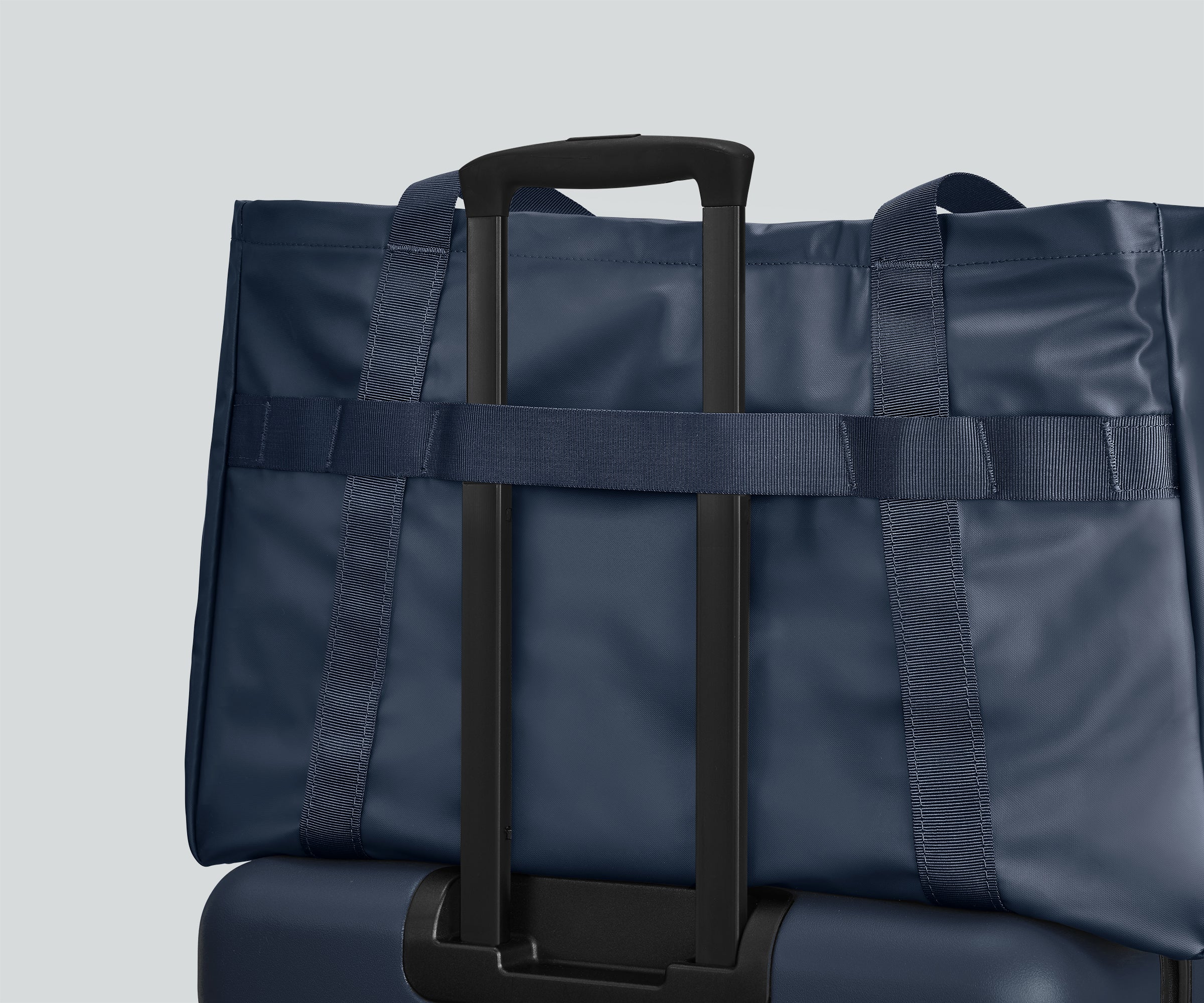 Active Tote 45L in Navy Blue - Image 5