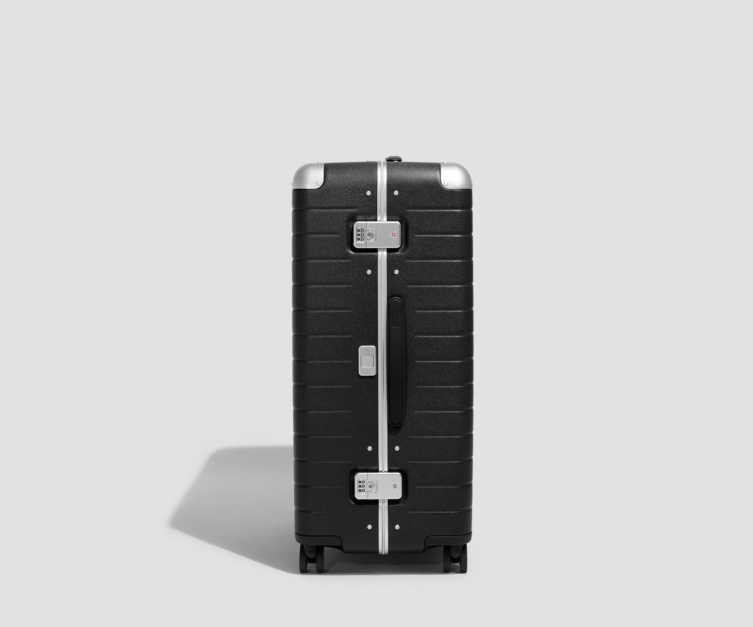 The Aluminum Edge Large in Jet Black - Image 3