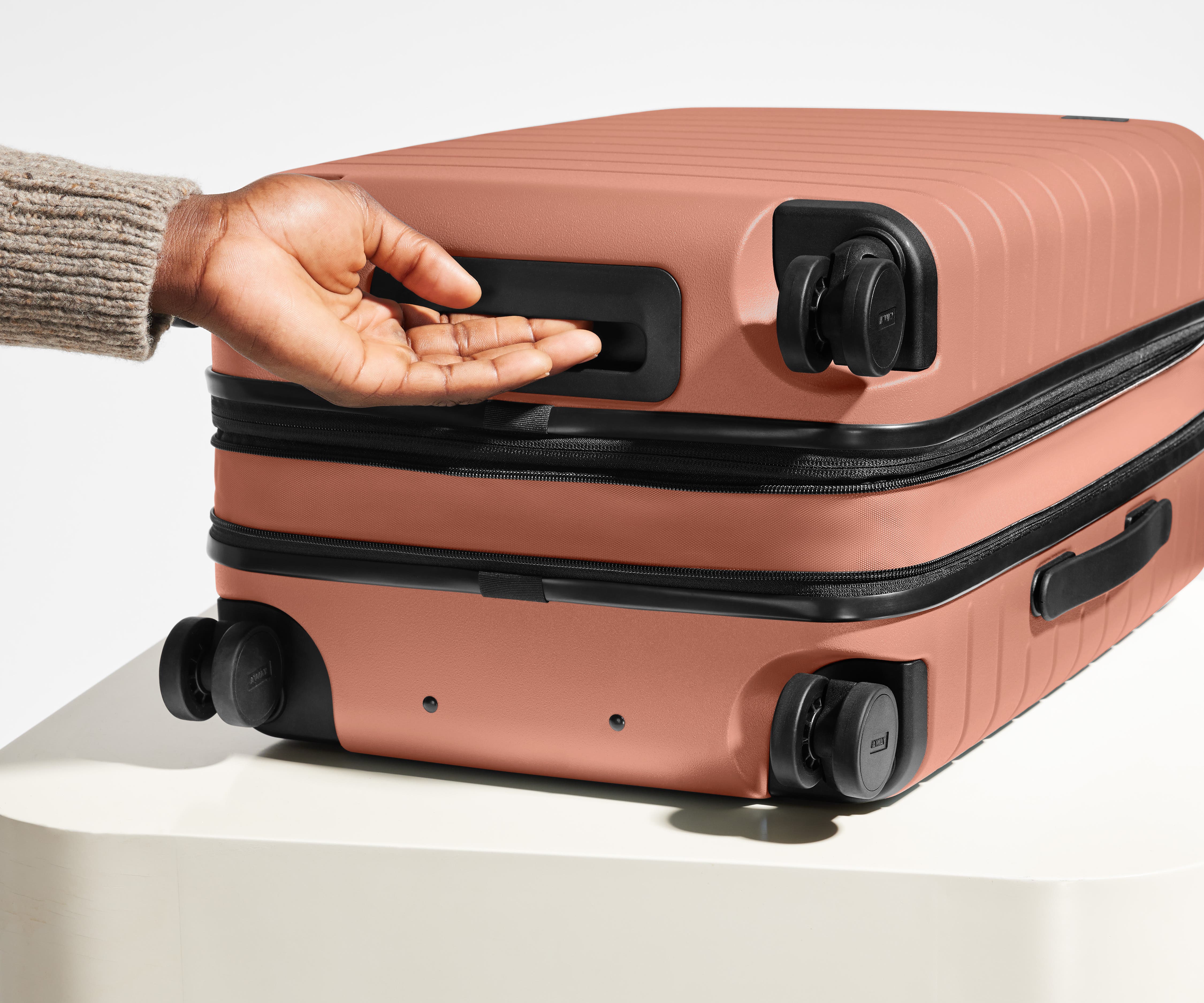 The Bigger Carry-On Flex in Clay Pink - Image 7