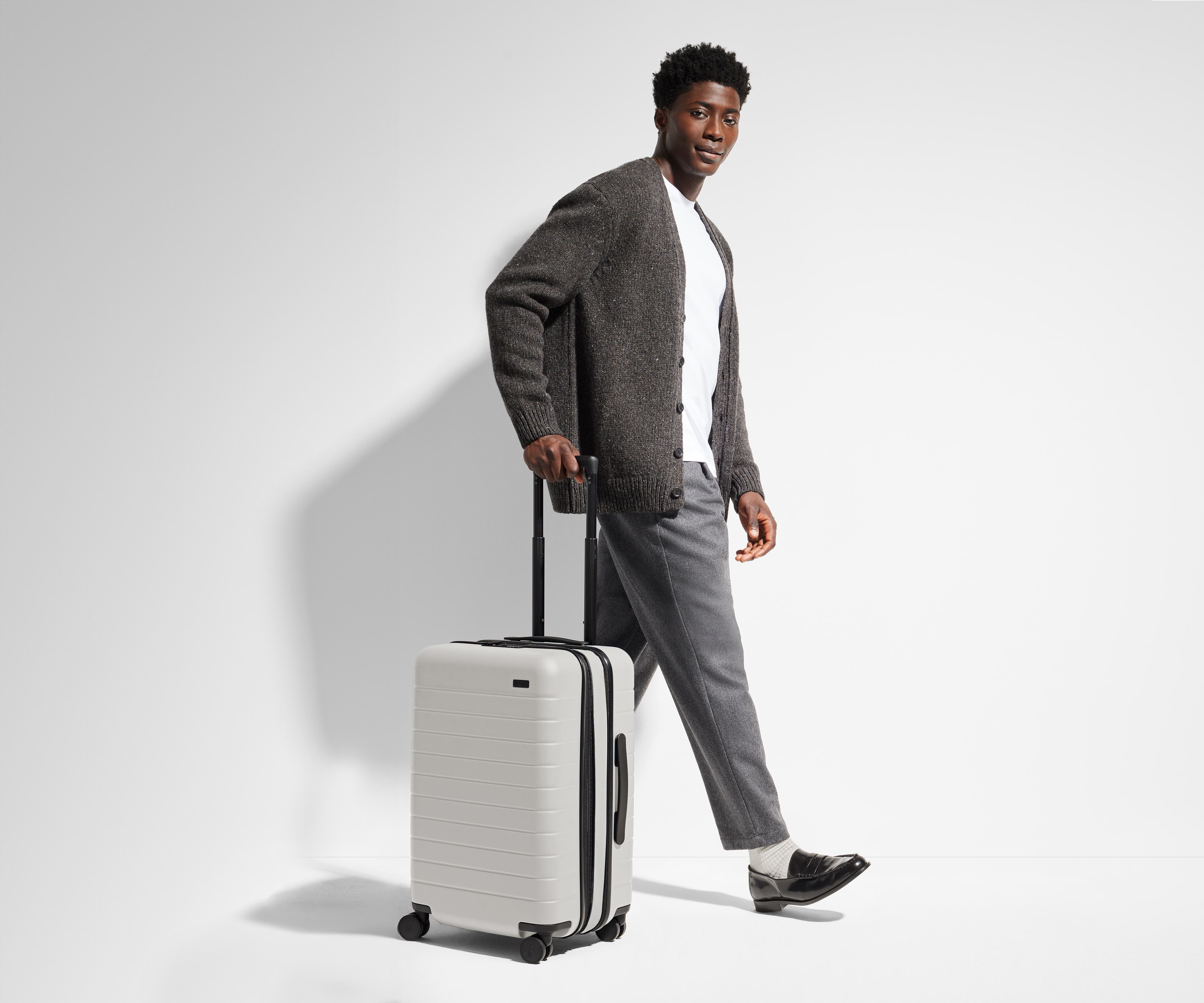 The Bigger Carry-On Flex in Cloud Gray - Image 4