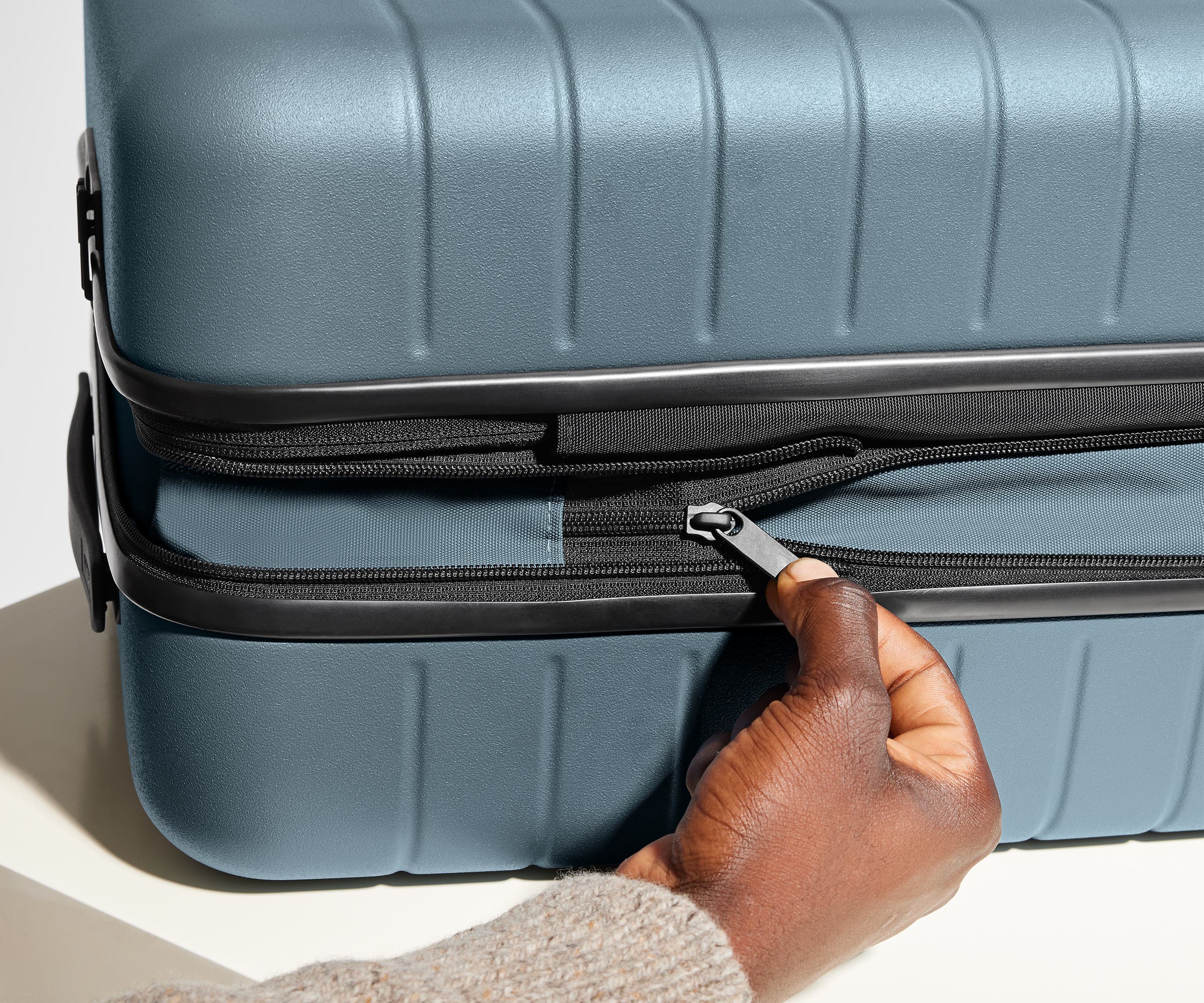 The Medium Flex in Coast Blue - Image 5