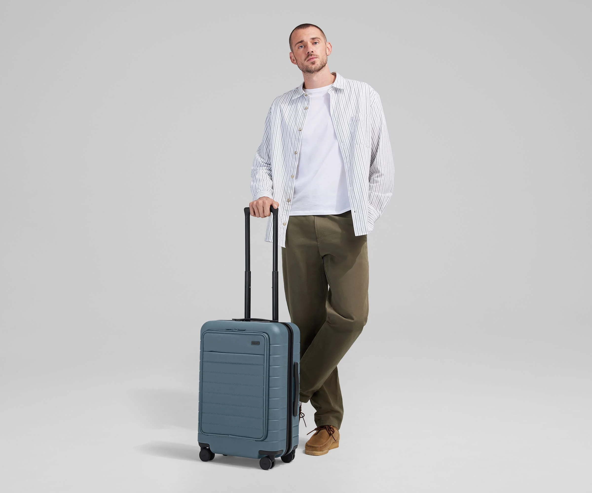 The Executive Bigger Carry-On in Coast Blue - Image 4