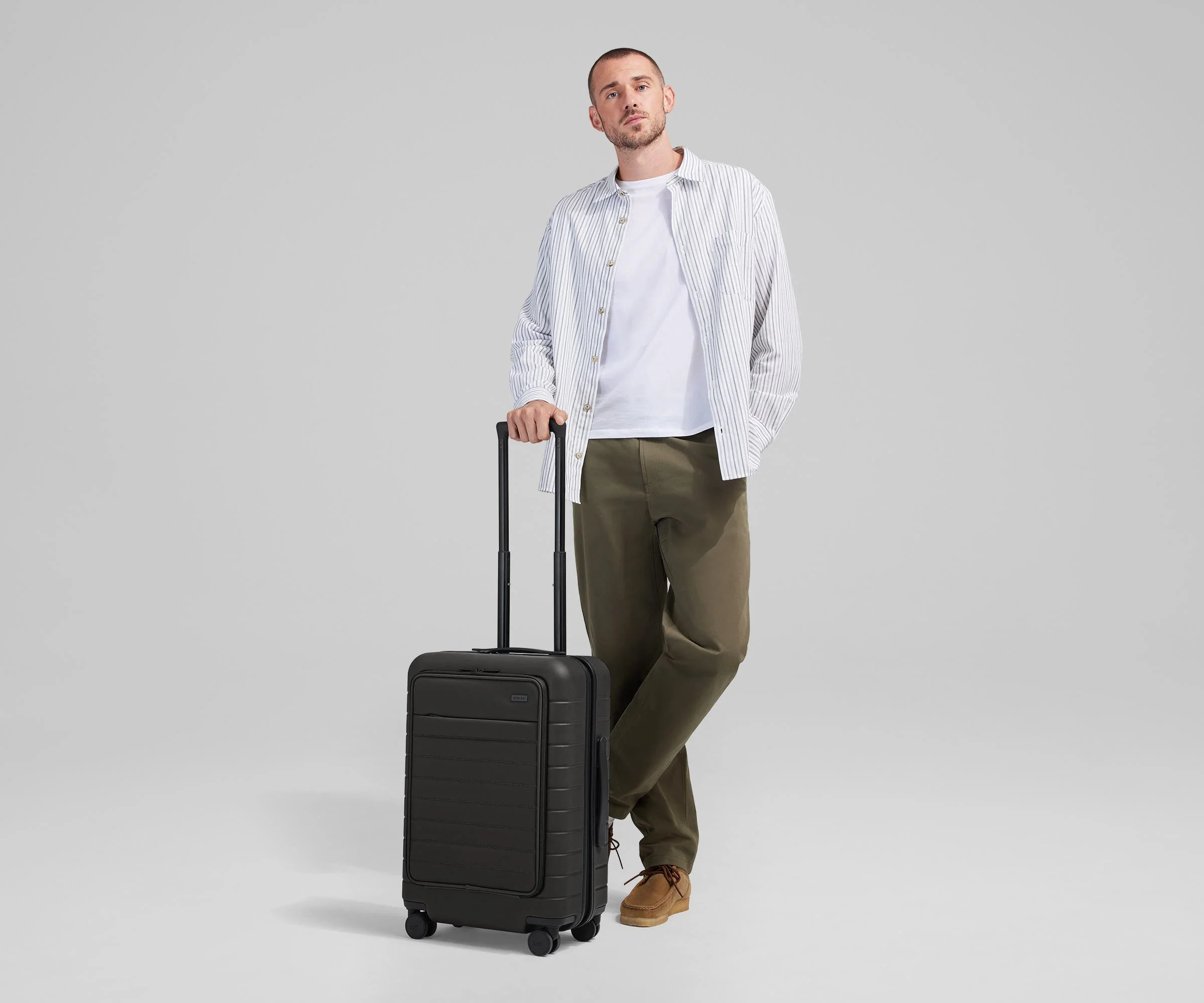 The Executive Bigger Carry-On in Jet Black - Image 4