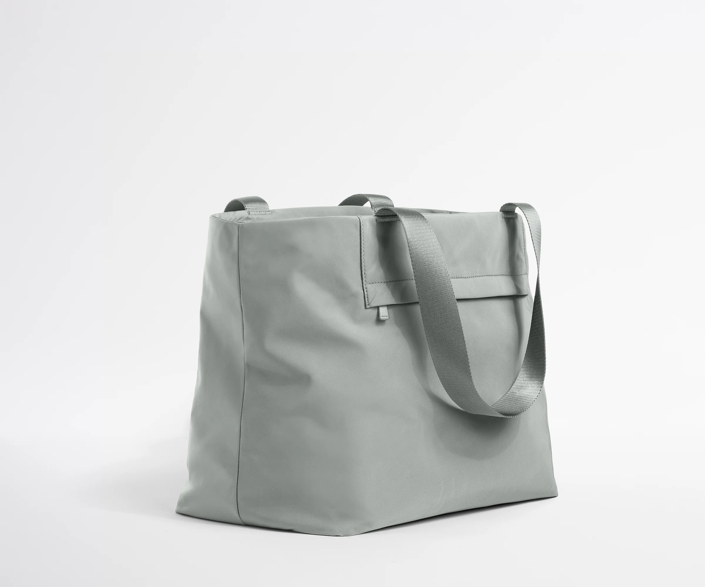 Featherlight Tote in Nordic Gray - Image 2