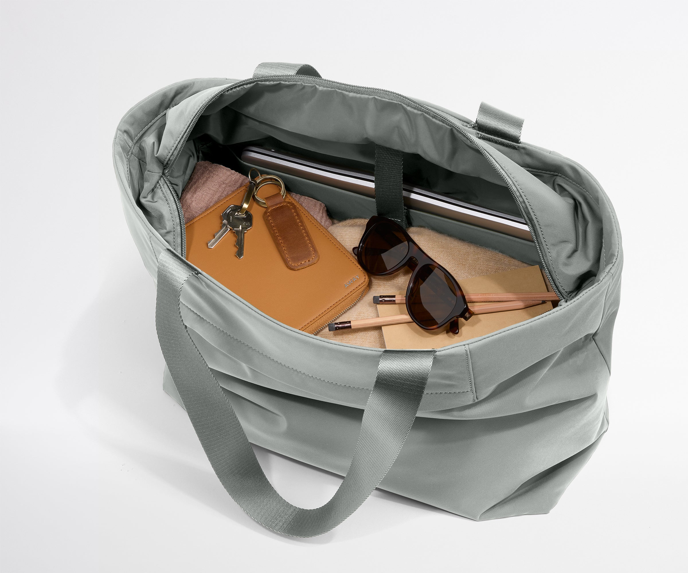 Featherlight Tote in Nordic Gray - Image 3