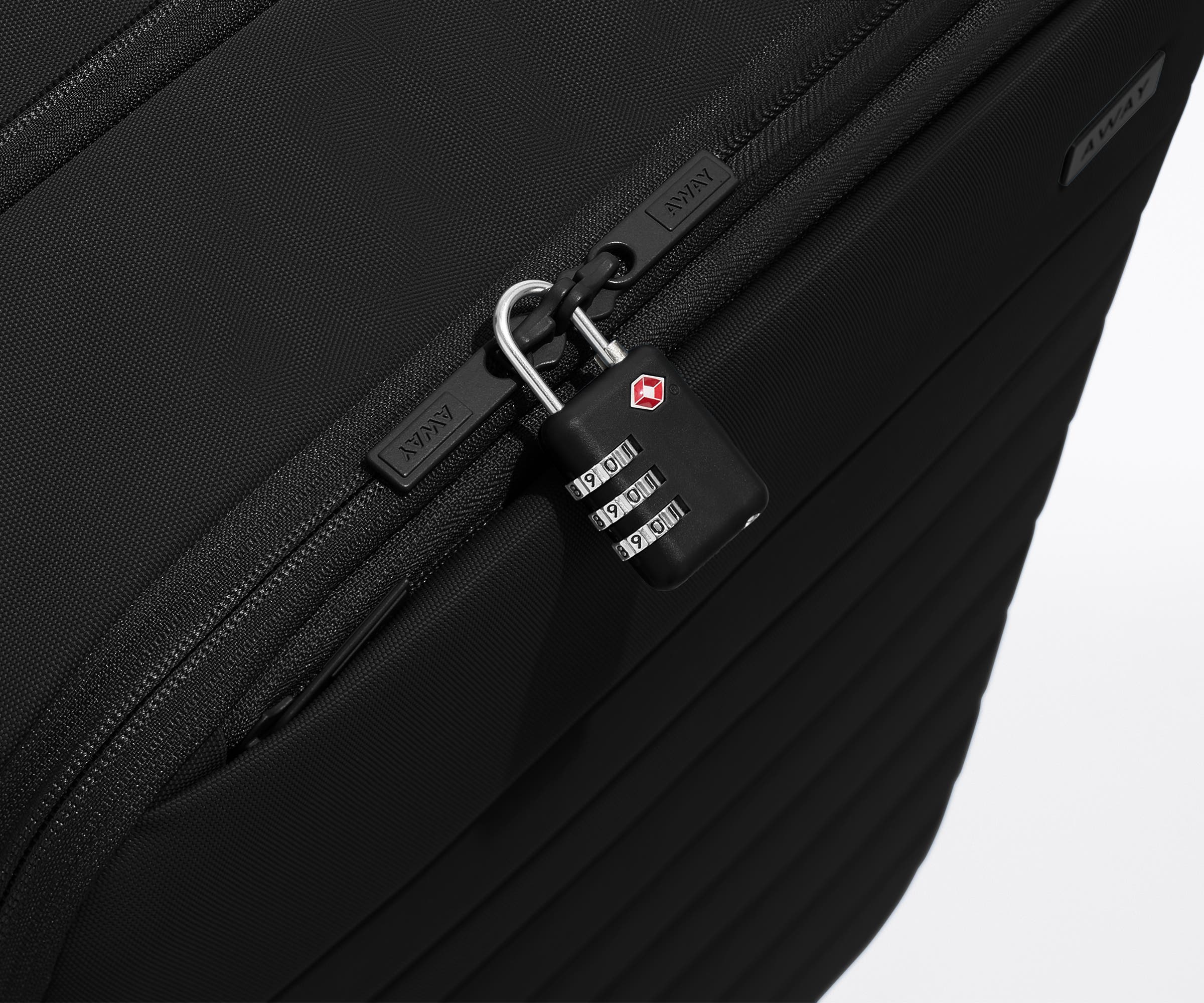 Softside Large in Jet Black - Image 10