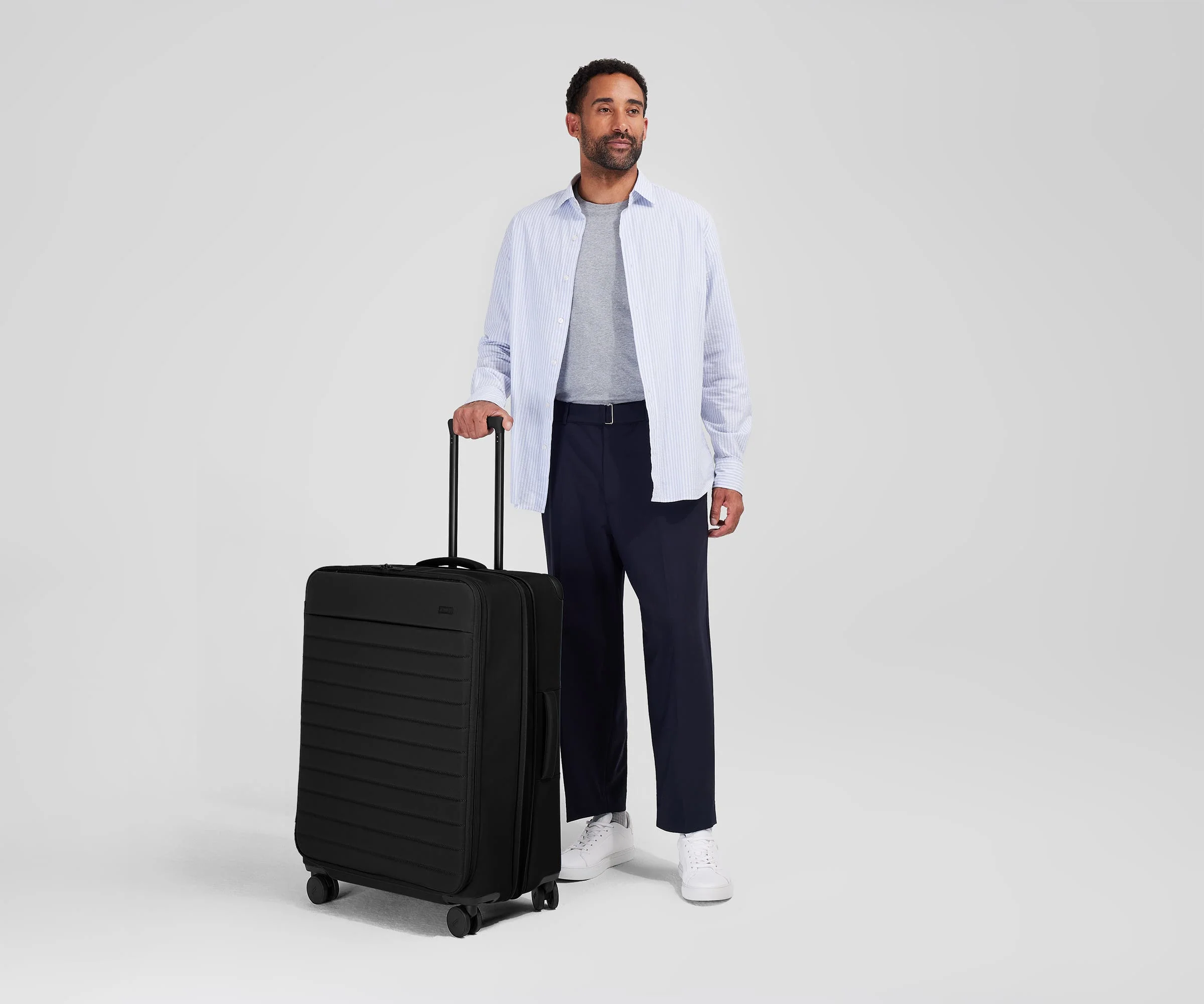 Softside Large in Jet Black - Image 4