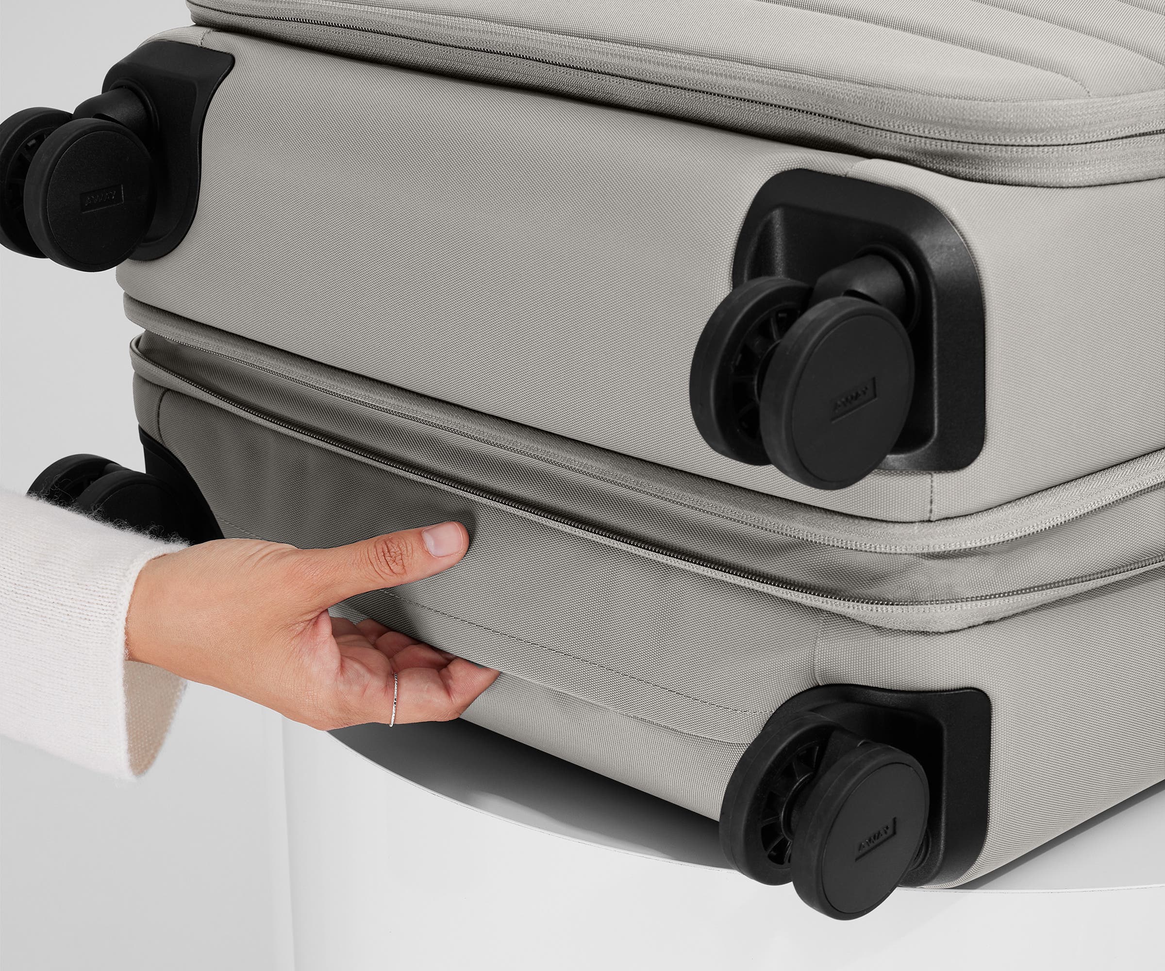 Softside Medium in Cloud Gray - Image 8