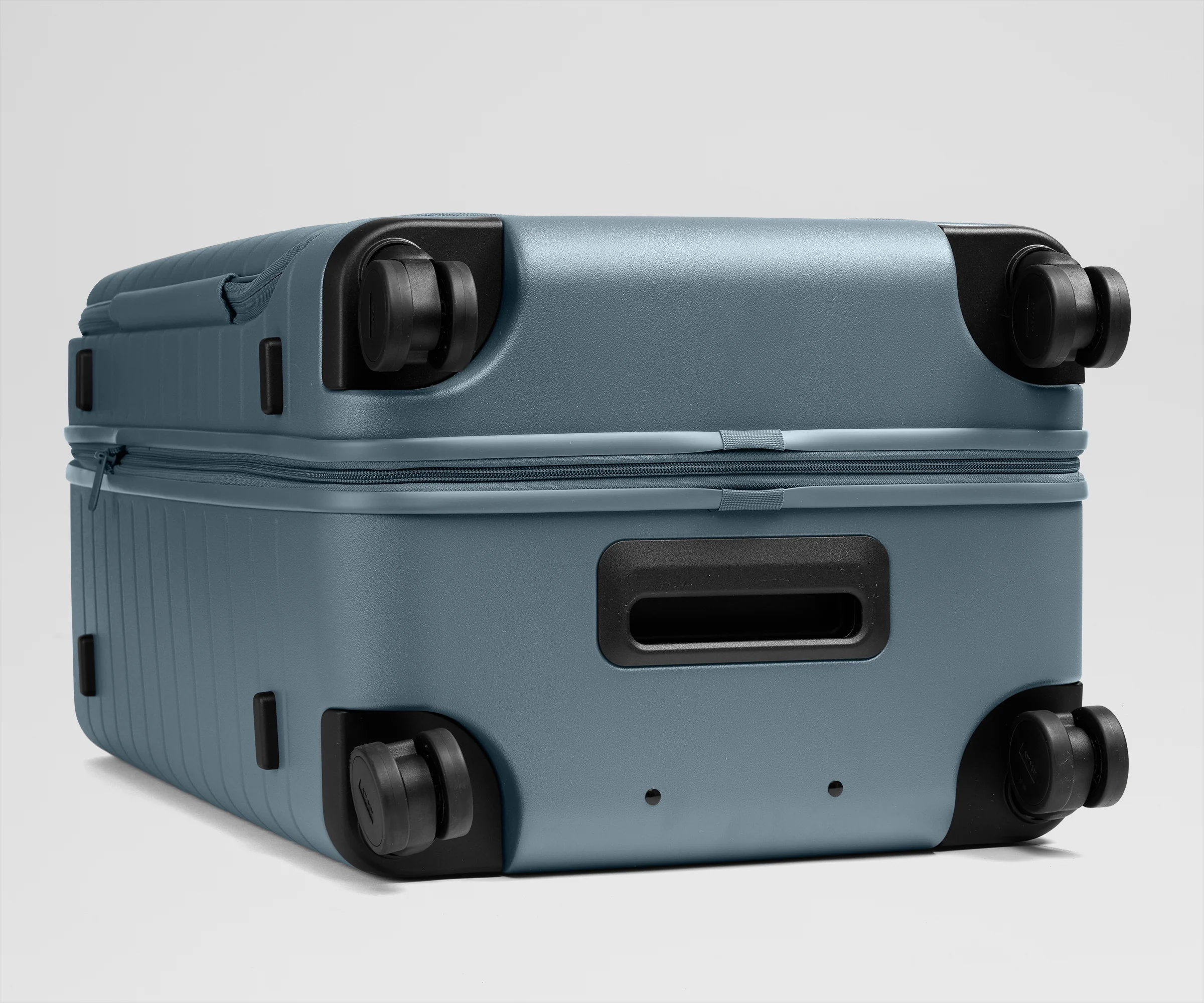 Topside Medium Trunk in Coast Blue - Image 9
