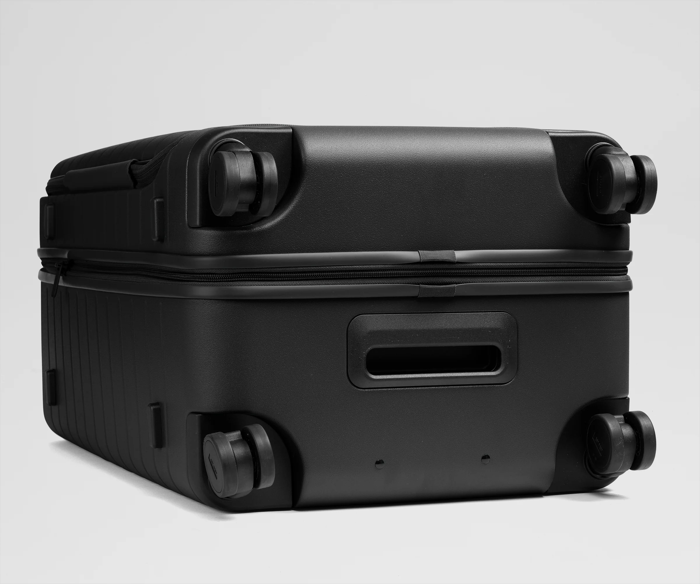 Topside Medium Trunk in Jet Black - Image 9
